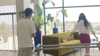 Alice Berry and Salvo - Tight Hotwife Takes BBC On Vacation