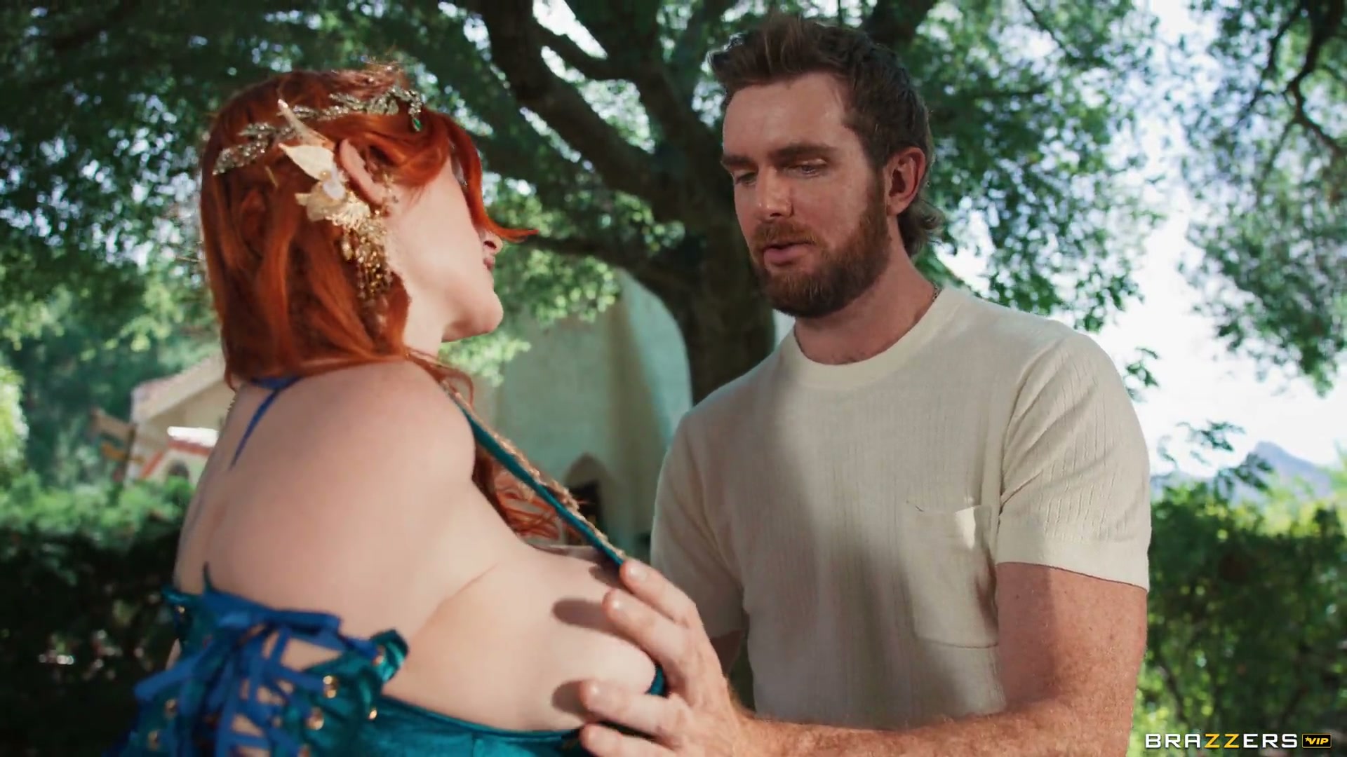 Abigaiil Morris – She’s A LARPer Babe